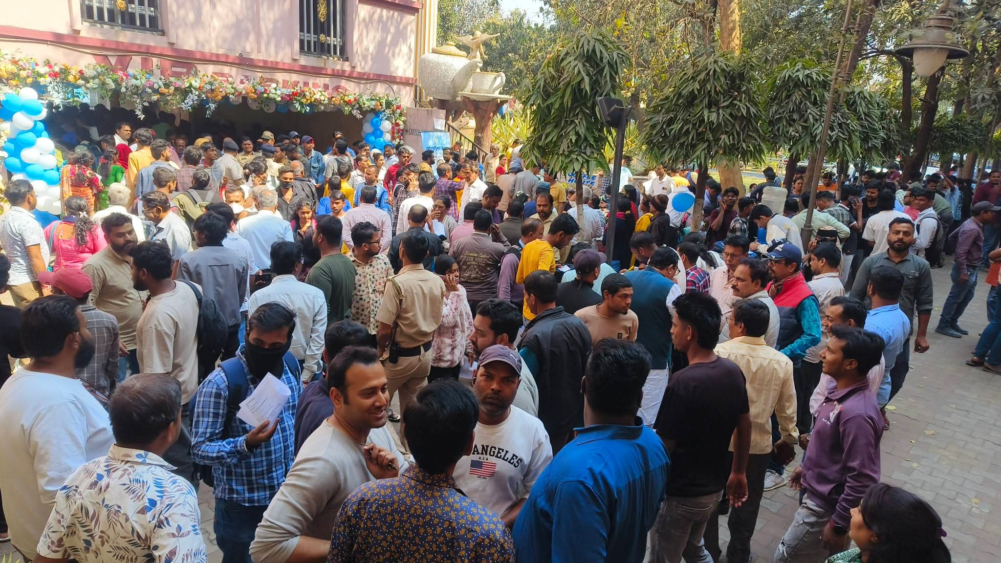 'যুব সাথী' নাম নথিভুক্তকরণ ক্যাম্পে উপচে পড়া ভিড়,