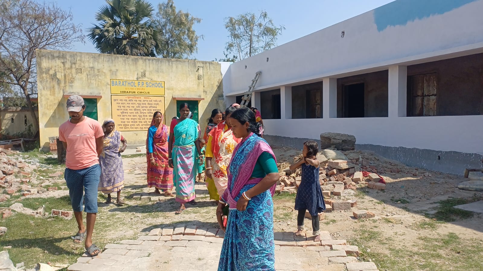 বার্থাল ফ্রি প্রাইমারি স্কুলের নির্মাণ কাজ বন্ধ করলেন স্থানীয়রা