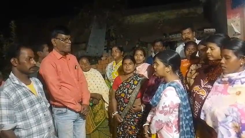 আটকে রাস্তার কাজ, সমস্যার সমাধানে দ্বারস্থ প্রাক্তন প্রধানের 