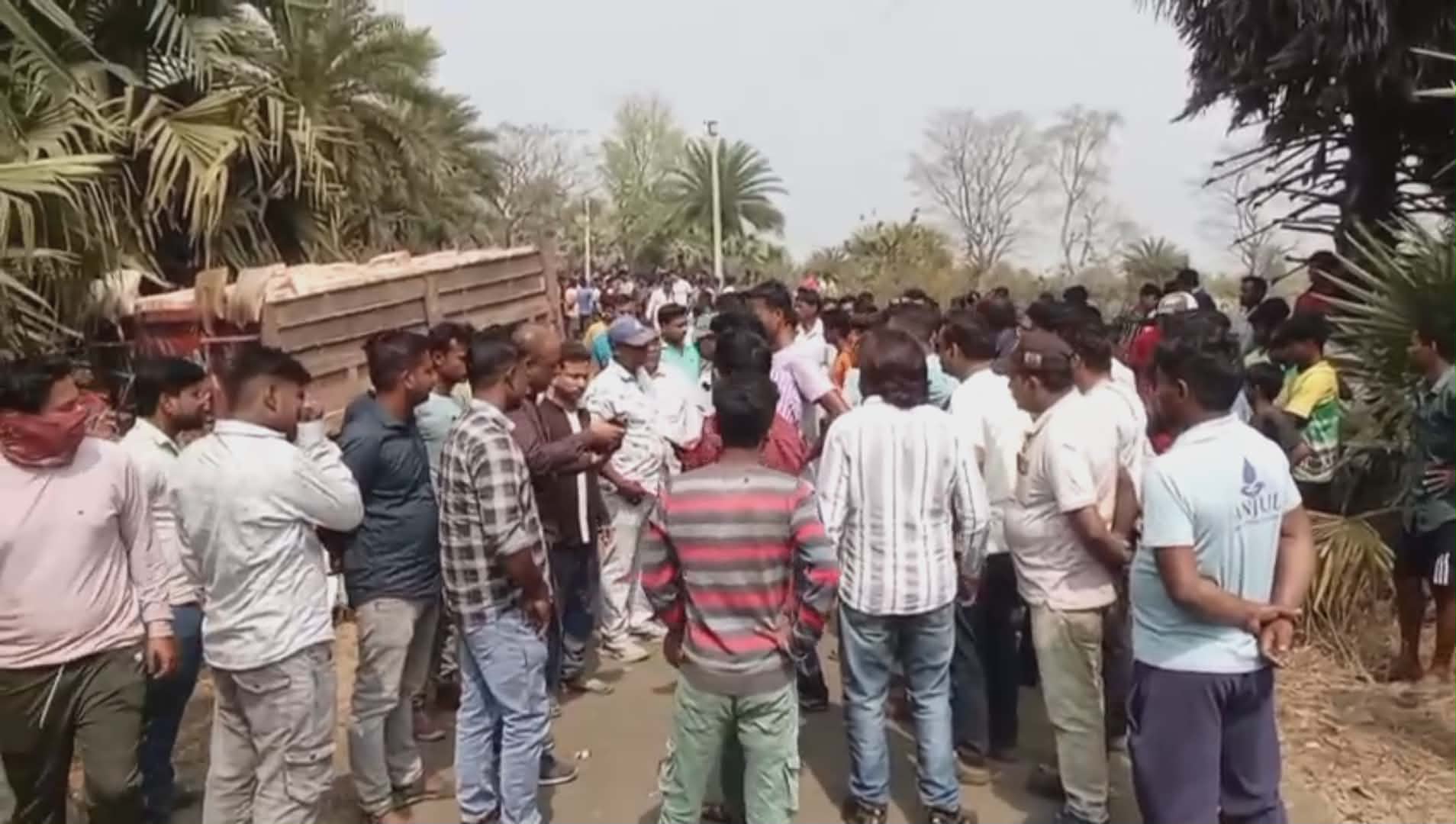 পথ দুর্ঘটনা, পাঁচগাছিয়া নুনি মোড় এলাকায় নিয়ন্ত্রণহীন ট্রাক্টরের ধাক্কায় মৃত এক