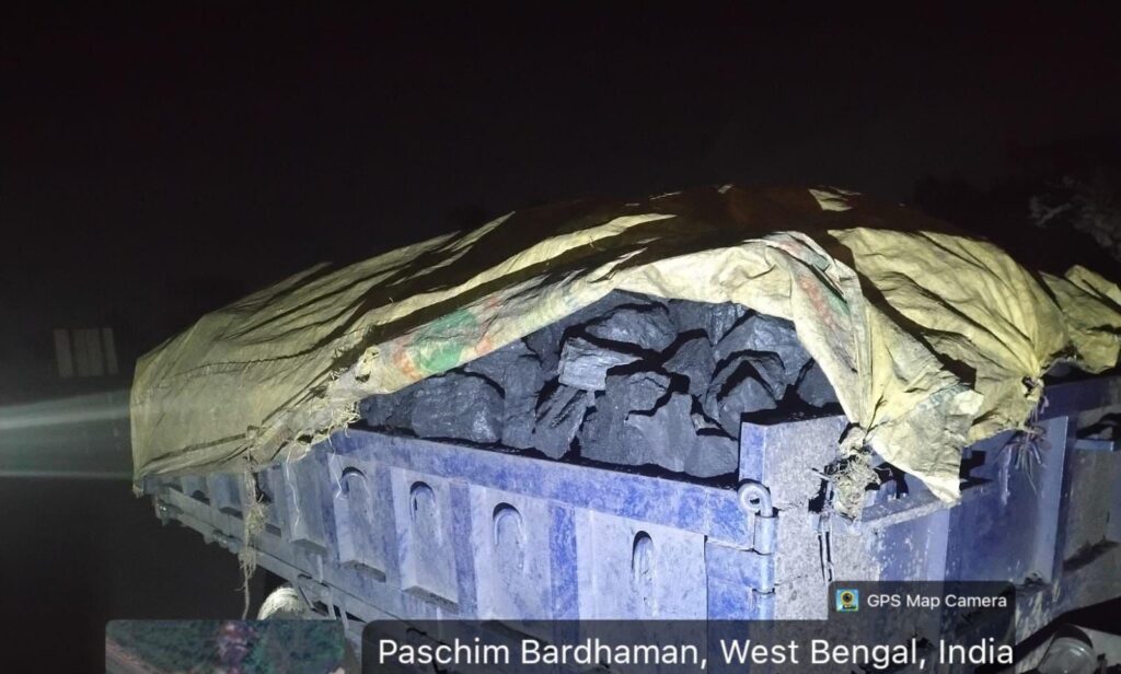 দুটি ট্রাক্টর-ট্রলি সহ ১০ টন কয়লা আটক করল সি আইএসএফ