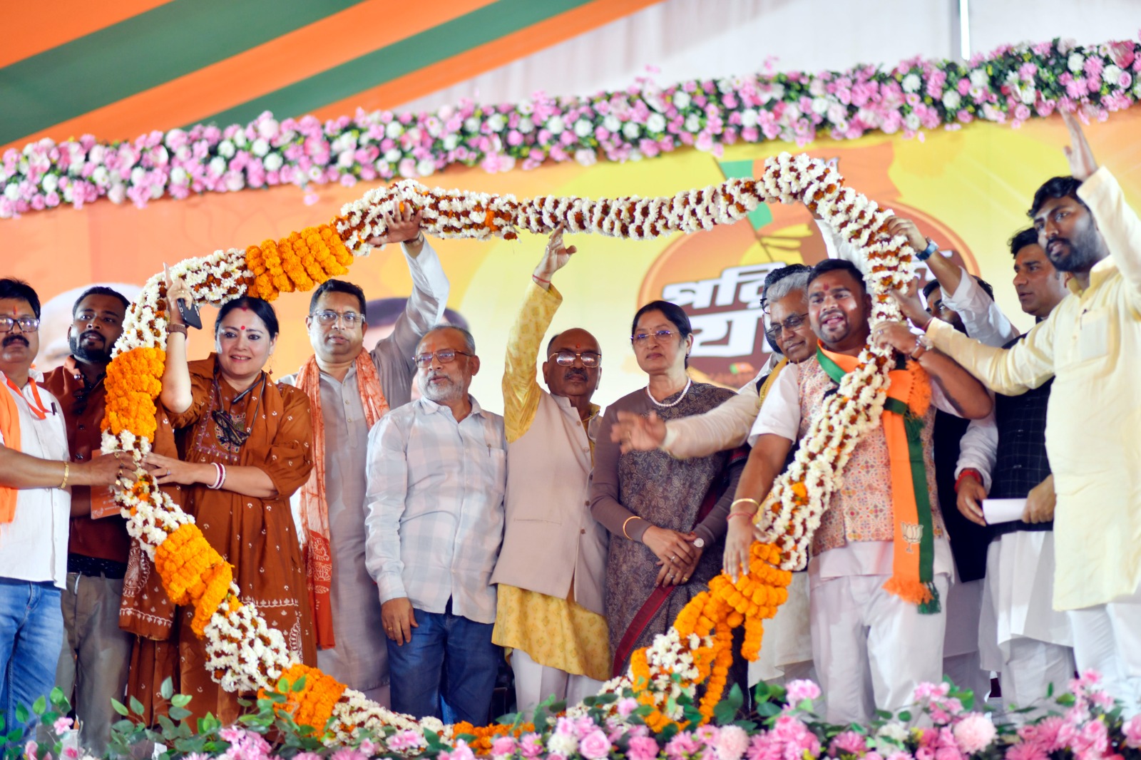 আসানসোলের চিনাকুড়িতে ভারতীয় জনতা পার্টি "পরিবর্তন সভা" থেকে শাসক দল কে আক্রমণ
