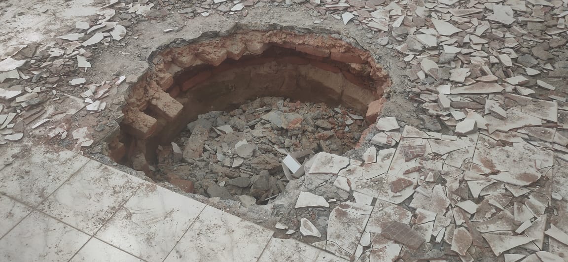 হাসপাতালের মেঝের মাটির নীচে পাওয়া গেল গভীর কুয়োর সন্ধান
