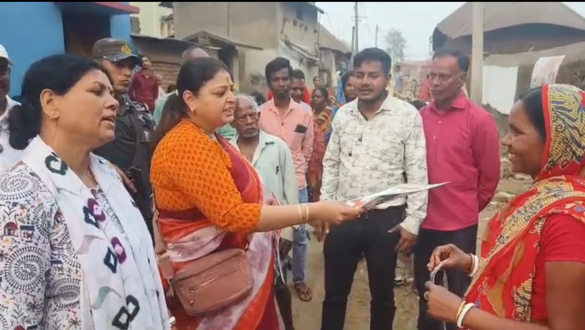 মমতা সরকারের সমালোচনা করে প্রিয়াঙ্কা টিব্রেওয়াল বলেন, বাংলায় কেবল তৃণমূল নেতাদেরই উন্নয়ন হয়েছে