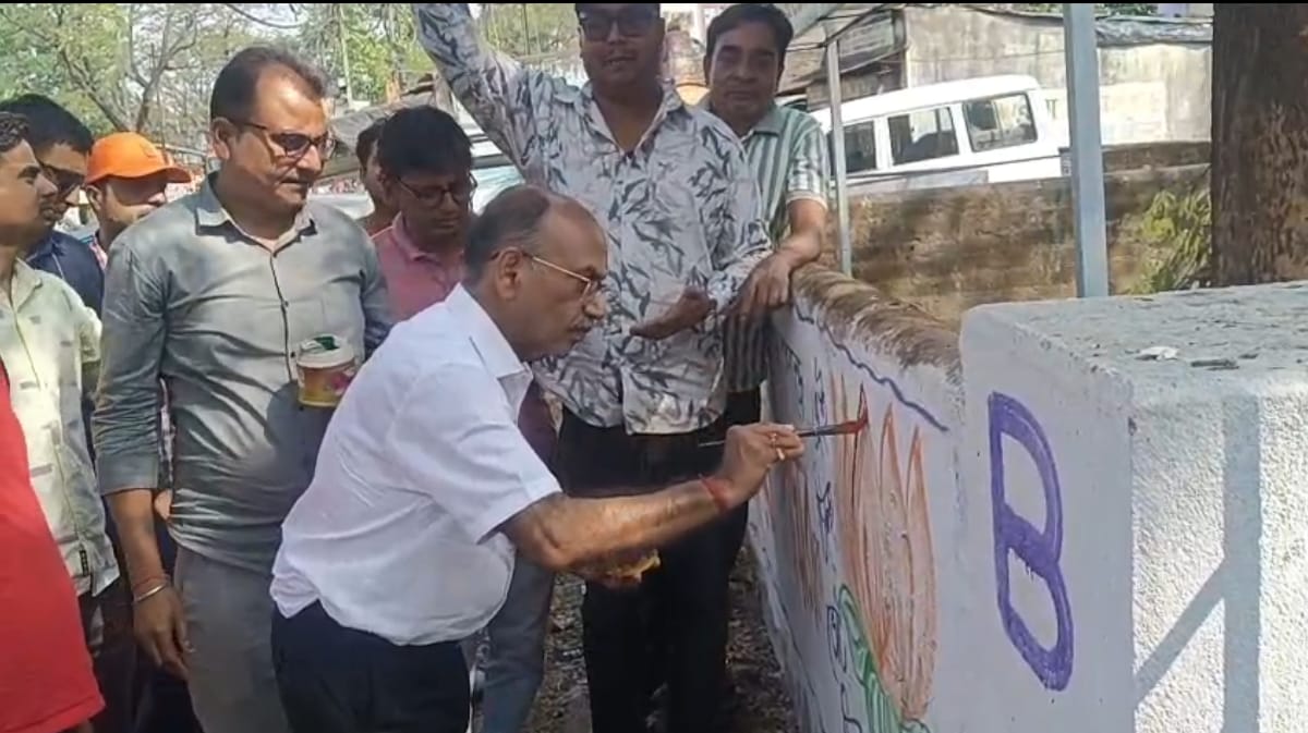 কুলটি বিধানসভা কেন্দ্র থেকে বিজেপি প্রার্থী হিসেবে পুনরায় মনোনয়ন পাওয়ার পর বিধায়ক ডঃ অজয় পোদ্দার পুরোদমে সক্রিয়