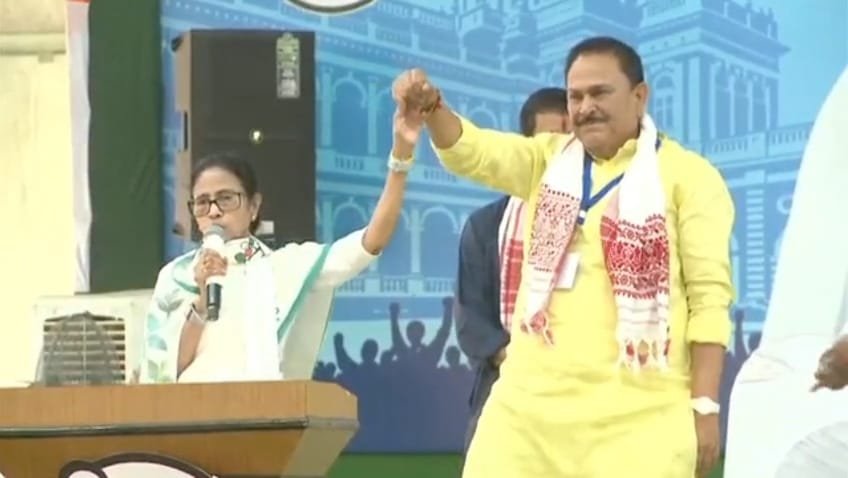 রাণীগঞ্জের জনসভা থেকে দলীয় প্রার্থীর উদ্দেশ্যে মমতার কড়া বার্তা 