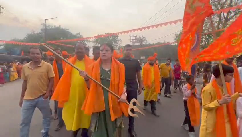 রামনবমীর মিছিলে হাতে ত্রিশূল নিয়ে অগ্নিমিত্রা পাল, তুঙ্গে রাজনৈতিক বিতর্ক