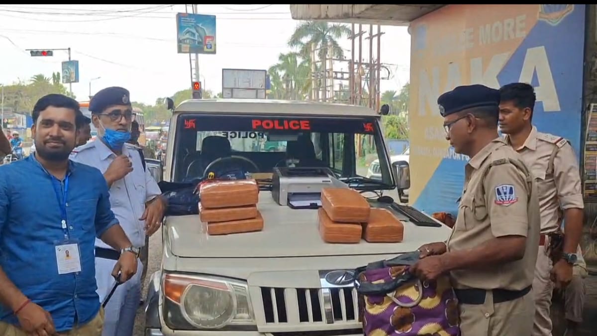 নাকা চেকিং চলা কালীন ১৯ নং জাতীয় সড়কের জুবিলি মোড় নাকা পোস্টে ২২ কেজি ৩০০ গ্রাম গাঁজা উদ্ধার