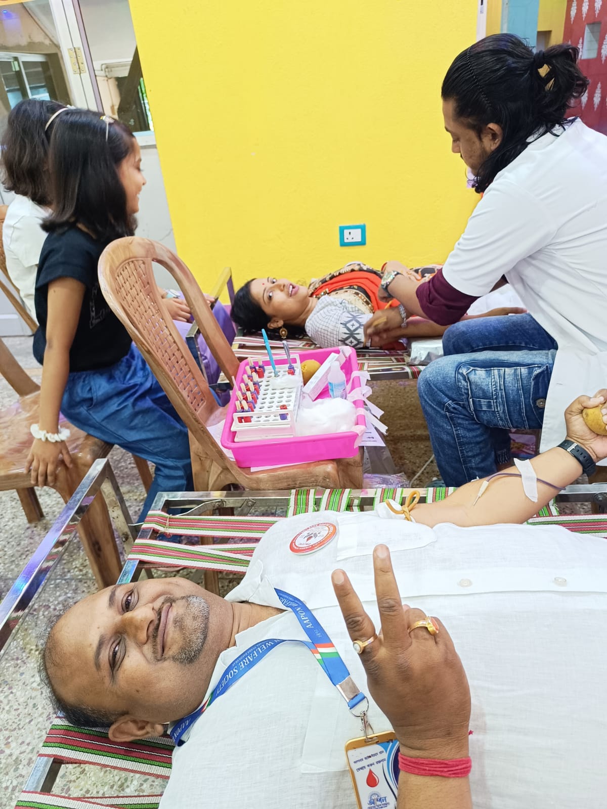 গুসকরায় রক্তদান শিবিরে বিষাদের ছায়া, যুবকের মৃত্যুতে শোক