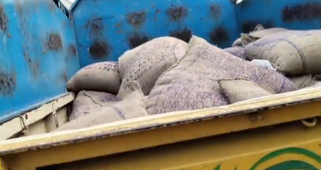 র‍্যাশনের চাল পাচারের অভিযোগে: কাঠগড়ায় শাসকদল