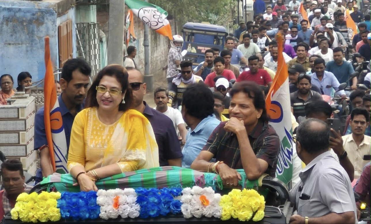 শতাব্দীর রোড শোয়ে জনজোয়ার, প্রচার তুঙ্গে তৃণমূলের 