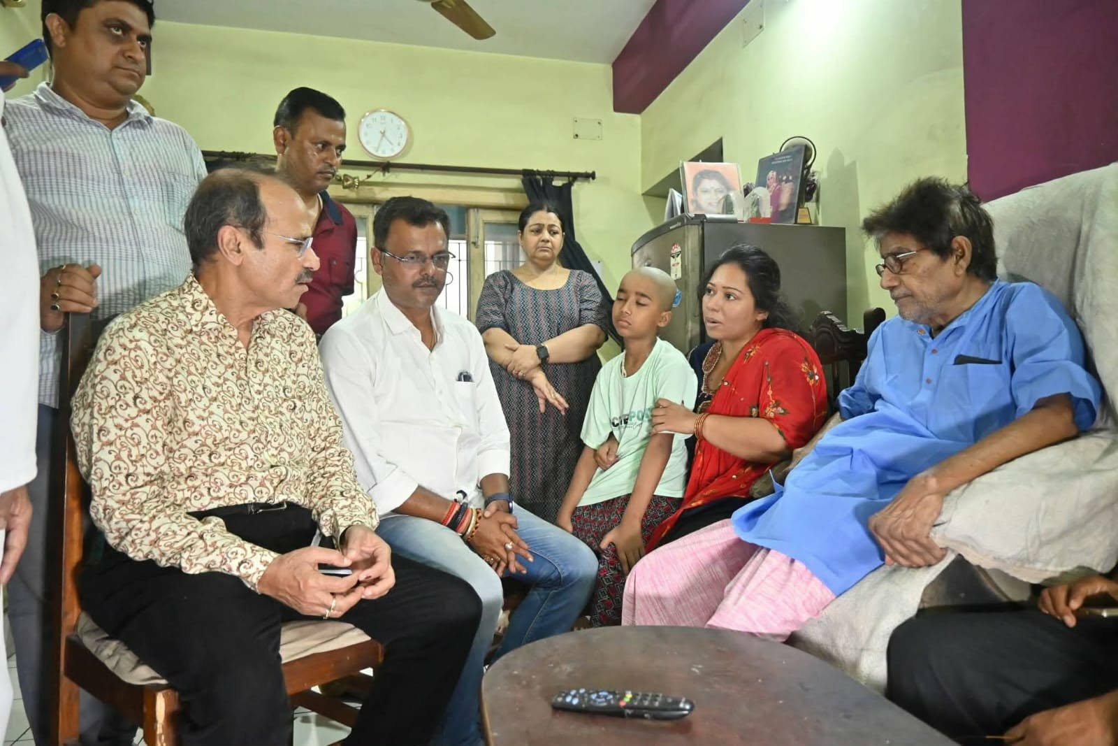 নিহতের বাড়িতে অধীর:  তৃণমূলকে তীব্র আক্রমণ, হুঁশিয়ারি হাইকোর্টের
