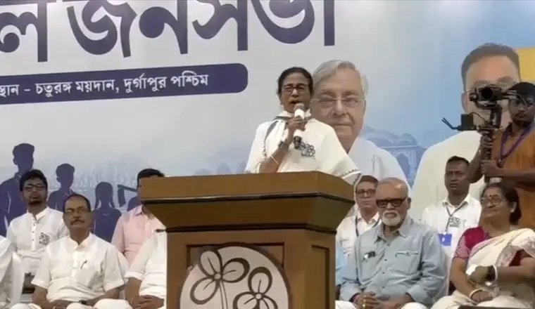 শিল্পাঞ্চলে ‘ভূমিপুত্র’ নীতিতে শান: কড়া বার্তা তৃণমূল নেত্রীর 