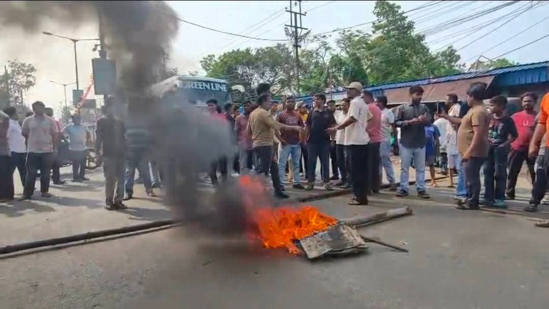 আসানসোলে ঝড়ে লণ্ডভণ্ড জনজীবন: বিদ্যুৎহীন এলাকা