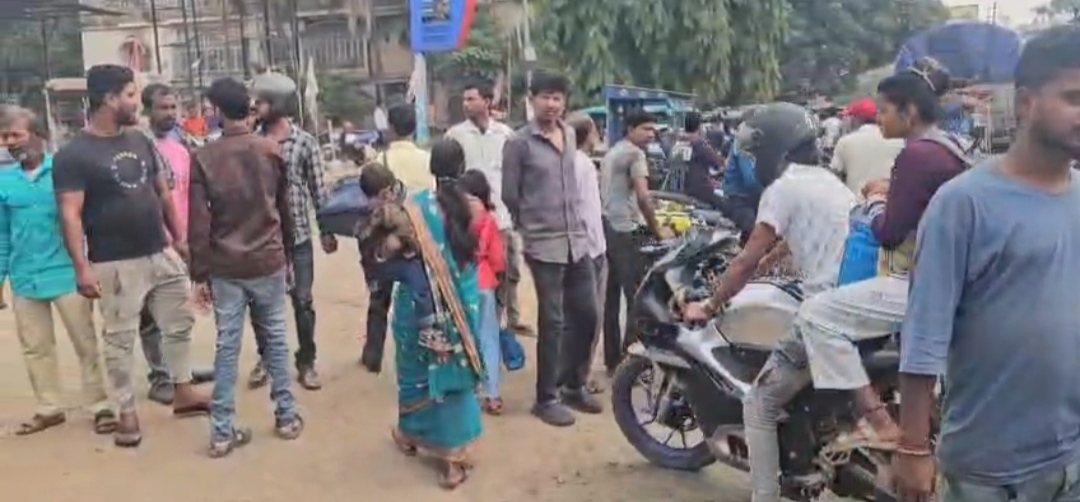 রামপুরহাট বাসস্ট্যান্ডে ভয়াবহ দুর্ঘটনা: পিষ্ট বাইক আরোহী