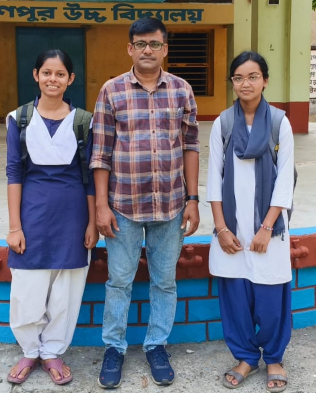 মাধ্যমিকে নজরকাড়া ফল মঙ্গলকোটের গণপুর উচ্চ বিদ্যালয়ের