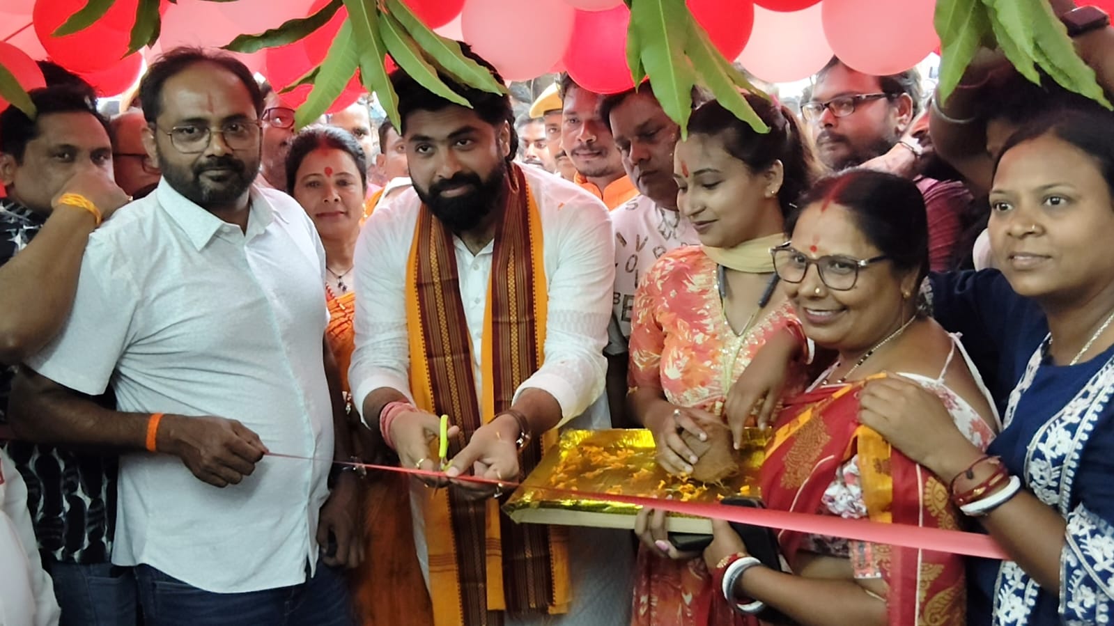 নতুন বাইক শোরুম এর উদ্বোধন করতে এসে এলাকার মানুষের জন্যে কি বললেন নব নির্বাচিত বিধায়ক অরিজিৎ রায়