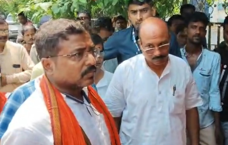 ​তোলাবাজি রুখতে কড়া নিদান বিধায়কের, স্বস্তিতে অটো ও টোটো চালকেরা
