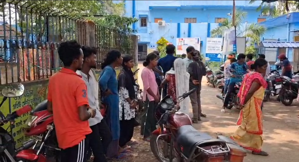 কেলেজোড়া হাসপাতালেচিকিৎসার গাফিলতির অভিযোগে হাসপাতাল চত্বরেই মৃত্যু এক যুবকের