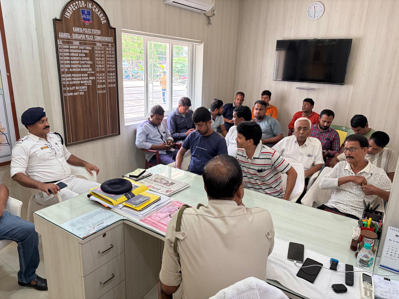 হেলমেটহীন বাইক আরোহীদের পেট্রোল নয়, কড়া বার্তা কাঁকসা পুলিশের
