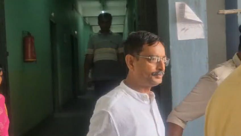 সন্ত্রাস,লুটপাট ও হুমকির অভিযোগে এবার গ্রেফতার ছড়া পঞ্চায়েতের প্রধান রামচরিত পাশওয়ান
