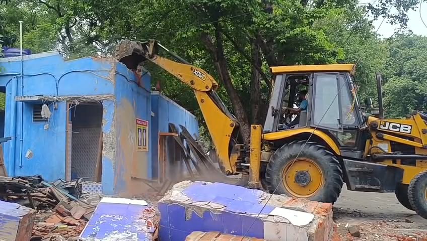 কাউন্সিলরের কার্যালয় সহ একাধিক অবৈধ নির্মাণ ভাঙল 'সেল' কর্তৃপক্ষ