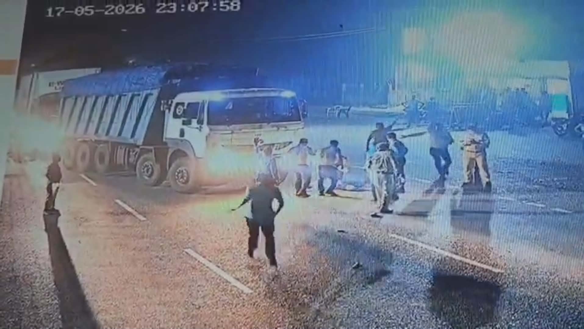 পিকআপ ভ্যানের ধাক্কায় সিভিক ভলান্টিয়ারের মৃত্যু, এলাকায় শোকের ছায়া
