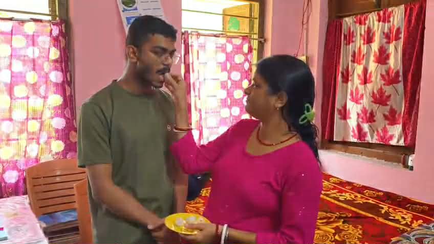 উচ্চমাধ্যমিকে নবম অভিমুন্য: চিকিৎসক হওয়ার স্বপ্নে বুঁদ 