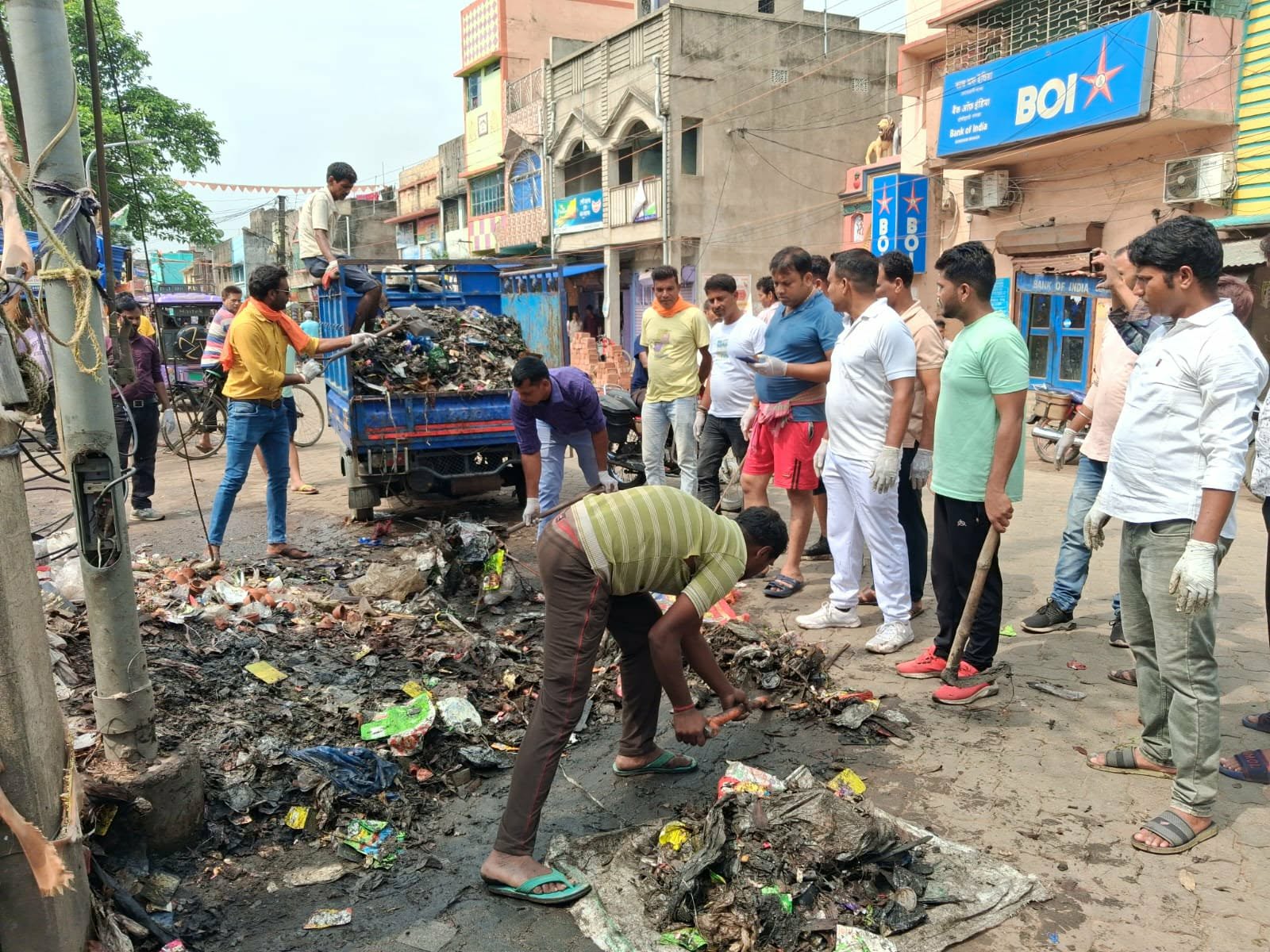পরিবেশ রক্ষায় পুলিশ ও রাজনৈতিক দলের উদ্যোগ