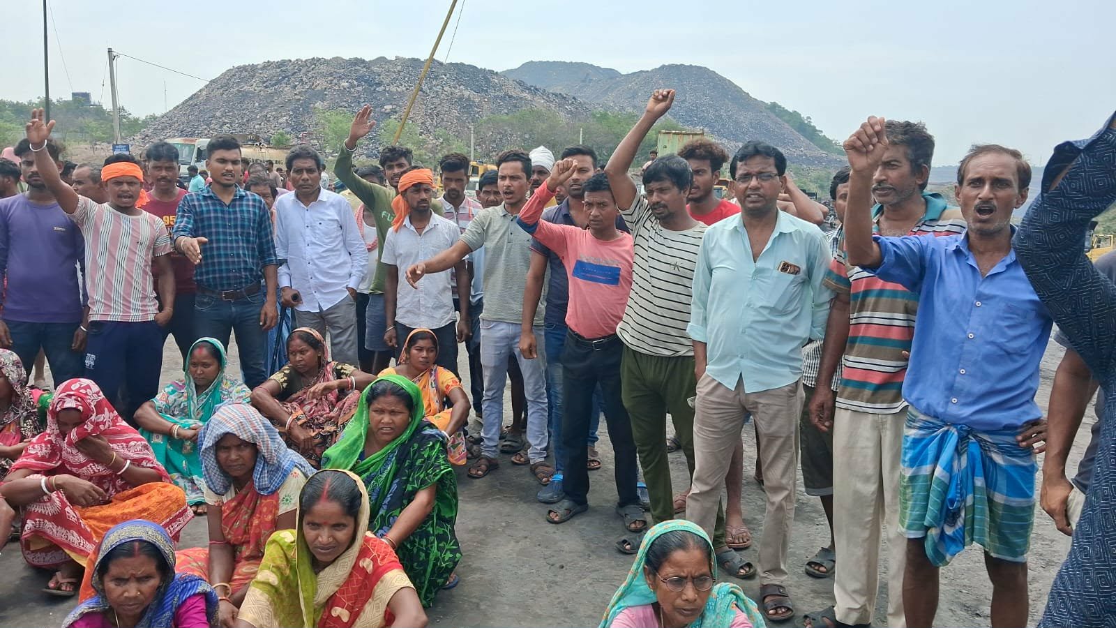 মৌলিক পরিষেবার দাবিতে উত্তপ্ত চুরুলিয়া খনি, স্তব্ধ উৎপাদন
