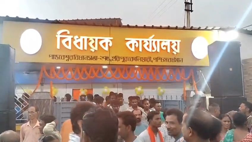 ​পাণ্ডবেশ্বরে পুরনো কার্যালয় পুনরুদ্ধার করলেন জিতেন্দ্র তিওয়ারি
