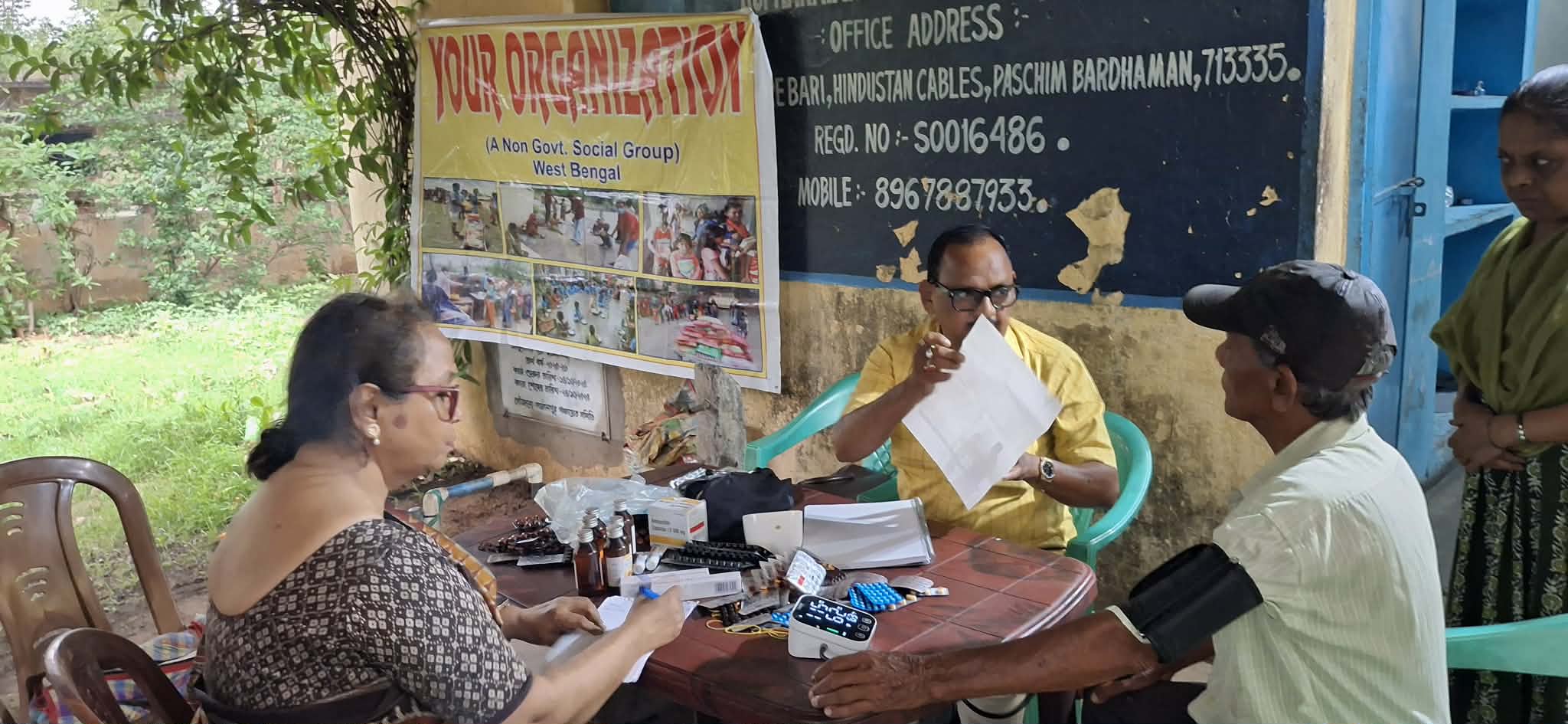 প্রবীণদের পাশে ‘ইওর অর্গানাইজেশন’, রূপনারায়ণপুরে অনুষ্ঠিত স্বাস্থ্য শিবির ও সামগ্রী বিতরণ