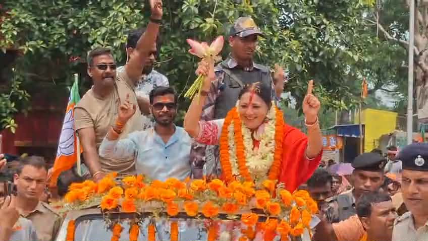 "মন্ত্রী হলে কি নাচ নিষেধ?" প্রশ্ন রাজ্যর মন্ত্রীর