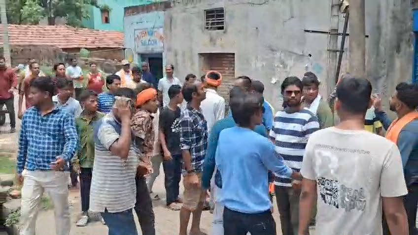 অন্ডালে বিজেপির বিজয় মিছিল ঘিরে উত্তেজনা, দুই পক্ষের বচসা থেকে হাতাহাতি — আটক ৩
