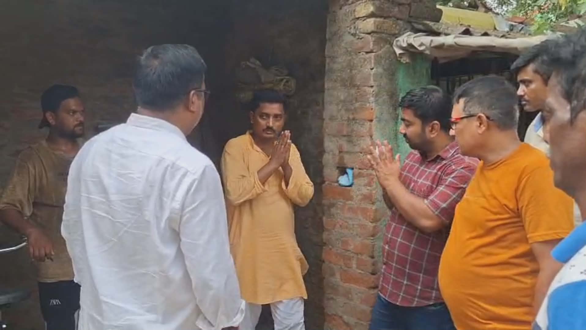 বারাবনীতে জনসংযোগ বিজেপি যুব নেতার, দ্রুত সমাধানের আশ্বাস PHE-এর