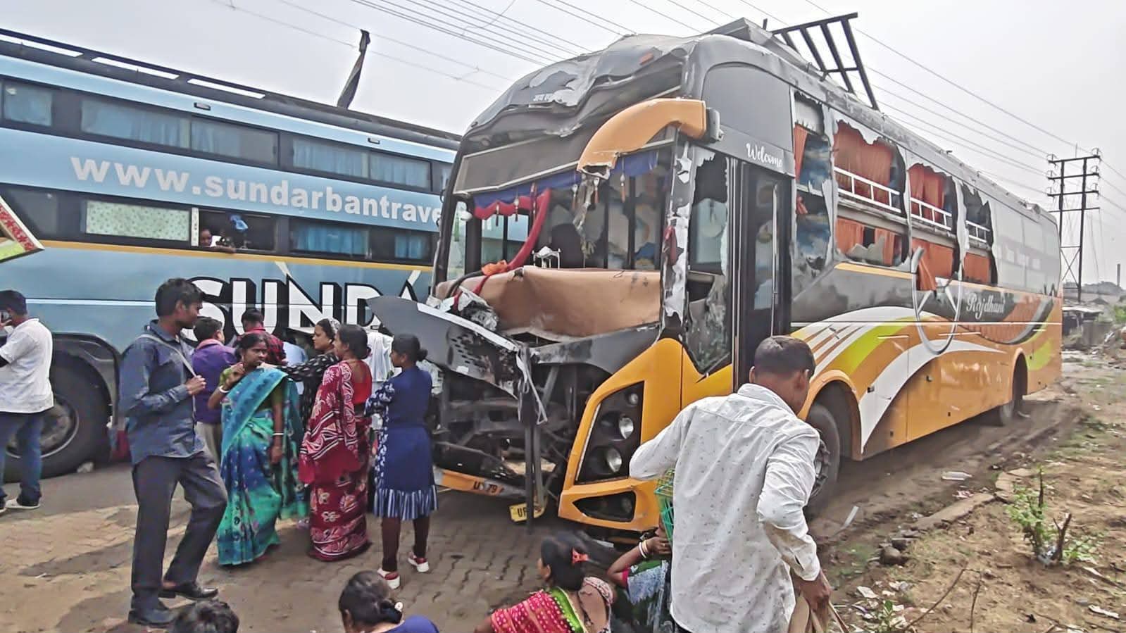 রানিগঞ্জে পরিযায়ী শ্রমিক বোঝাই বাসে দুর্ঘটনা, রক্ষা যাত্রীদের