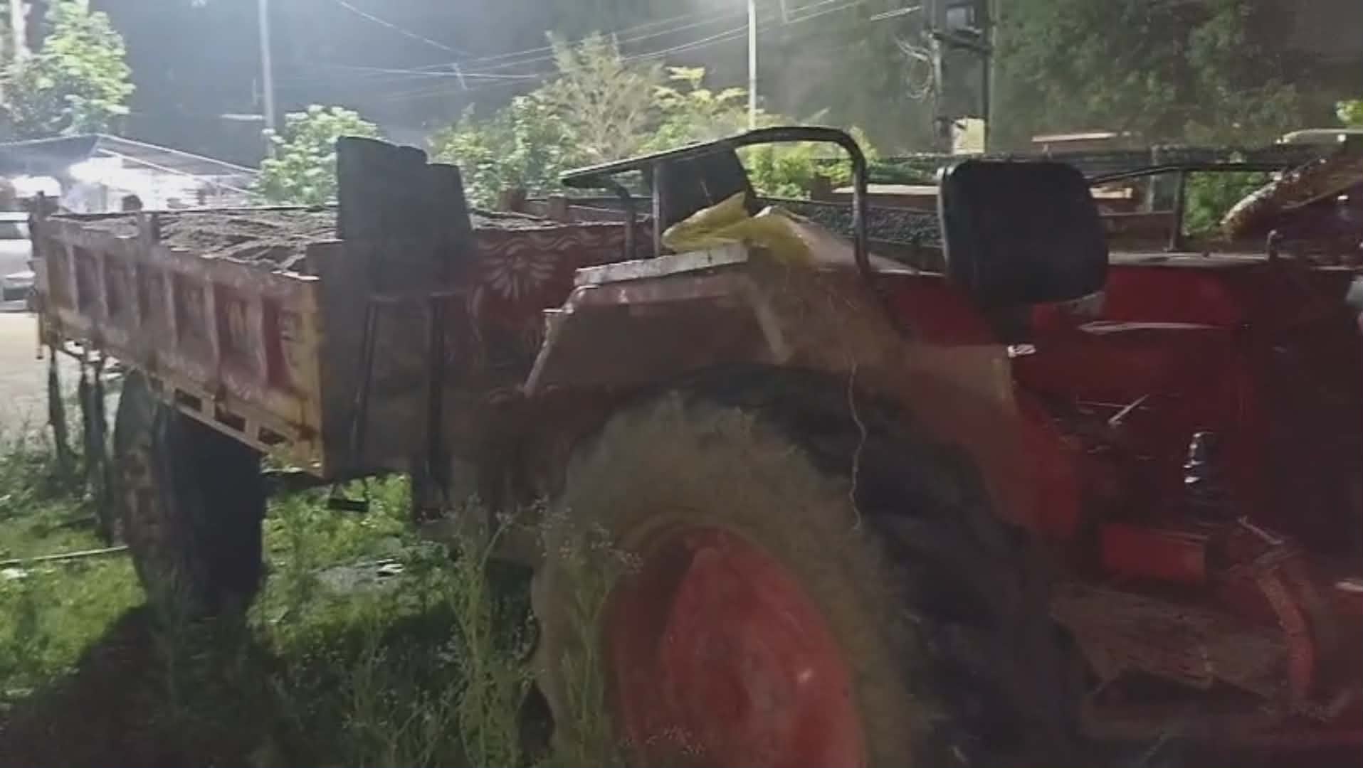 ​অবৈধ বালি পাচার রুখল রূপনারায়ণপুর ফাঁড়ির পুলিশ, বাজেয়াপ্ত ট্রাক্টর