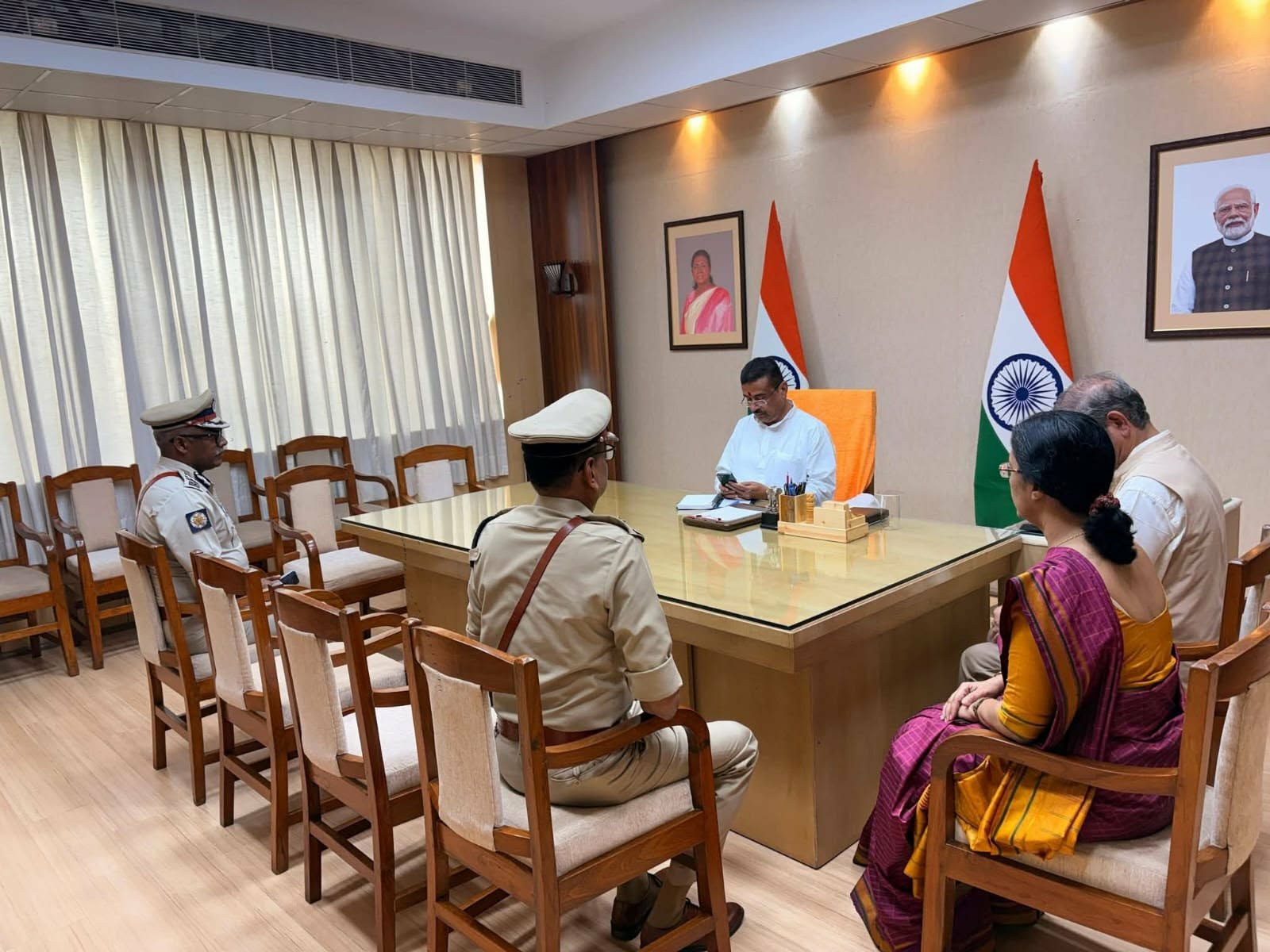 আইন-শৃঙ্খলা ও সুশাসন নিশ্চিত করতে কড়া নির্দেশ মুখ্যমন্ত্রীর