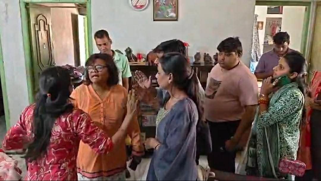 দীর্ঘদিন ভাড়া না দেওয়ার অভিযোগ:  ফ্ল্যাট দখল ঘিরে ধুন্ধুমার