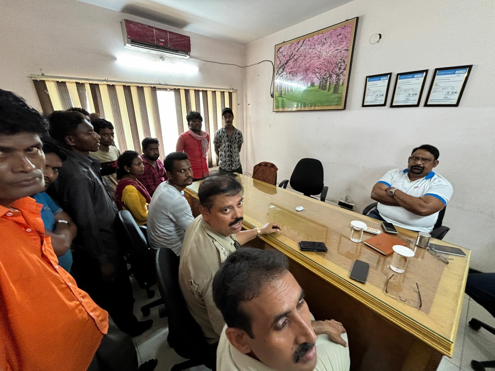 ন্যায্য মজুরির দাবিতে উত্তপ্ত সালানপুর: কারখানা কর্তৃপক্ষের আশ্বাসে আপাতত স্থগিত শ্রমিক আন্দোলন