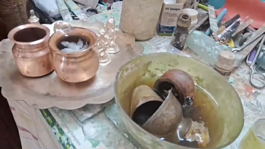 ​পাউডার বিক্রির নাম করে সোনার গয়না হাতিয়ে চম্পট প্রতারকদের