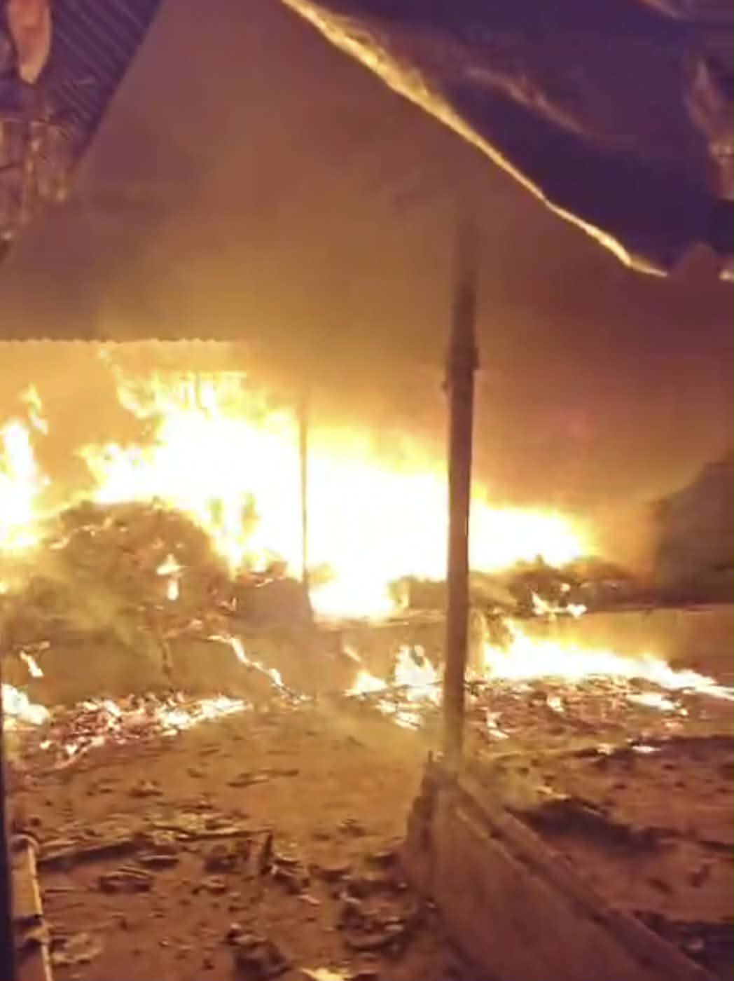 রূপনারায়ণপুর বাজারে বিধ্বংসী অগ্নিকাণ্ড, ভস্মীভূত একাধিক দোকান
