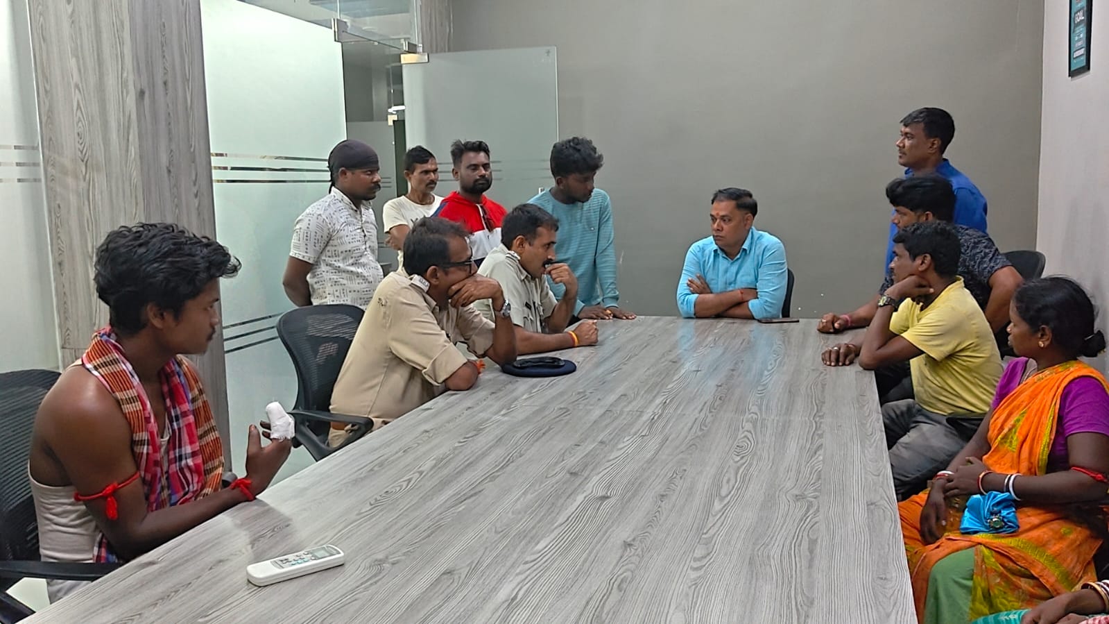কারখানায় শ্রমিকের আঙুল কাটা নিয়ে উত্তেজনা, কর্তৃপক্ষ ও গ্রামবাসীদের বৈঠকে রফাসূত্র