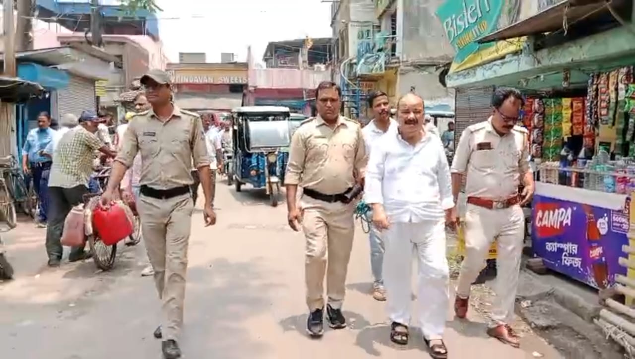 পুলিশি হেফাজতে ধৃত নেতাদের রাস্তায় হাঁটানো, নজিরহীন দৃশ্য বার্ণপুর ও সালানপুরে