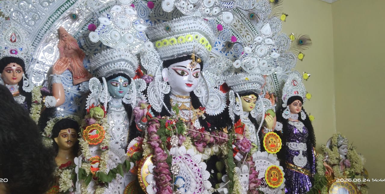 ৪৫৫ বছরের ঐতিহ্যবাহী গঙ্গা পূজা: ইছাপুরে দশহরা উপলক্ষে ভক্তদের ঢল