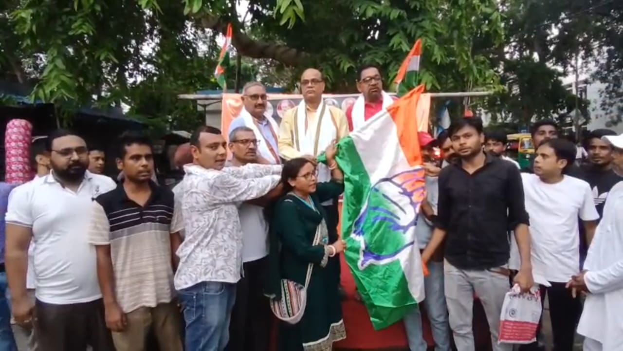 মূল্যবৃদ্ধি ও বেকারত্বের প্রতিবাদে  কংগ্রেসের বিক্ষোভ, নবাগতদের যোগদান