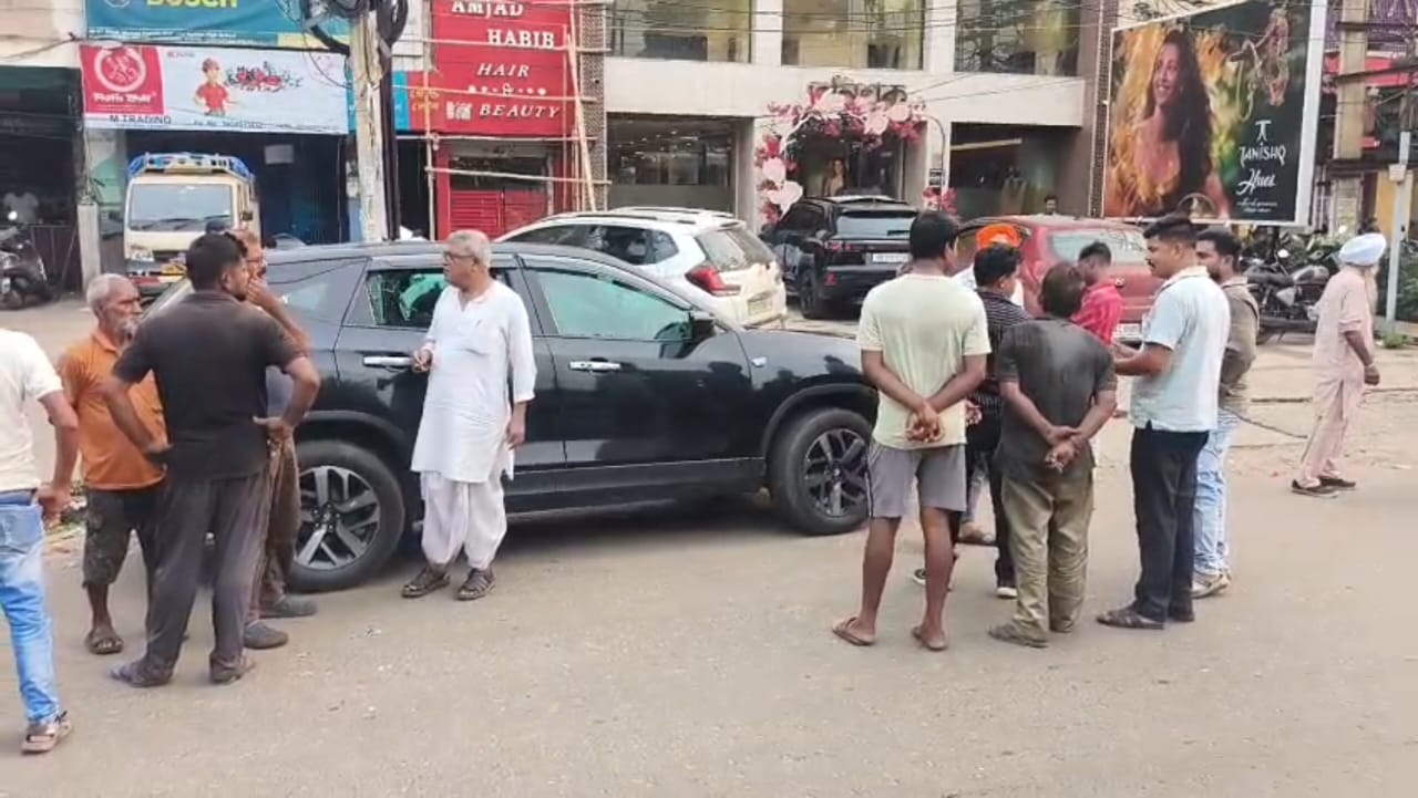 আসানসোলে দিনের আলোয় গাড়ি ভেঙে চুরি: চাঞ্চল্য জিটি রোড এলাকায়