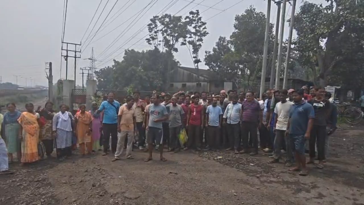 ইএসআই পরিষেবা না পাওয়ার অভিযোগে উত্তাল রানীগঞ্জের হুগলি জুট মিল