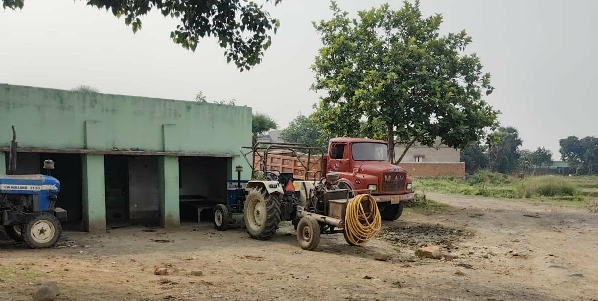 পুলিশের মেগা অভিযান: গাড়ি-মেশিনসহ গ্রেফতার ১ পাথর খাদান মালিক