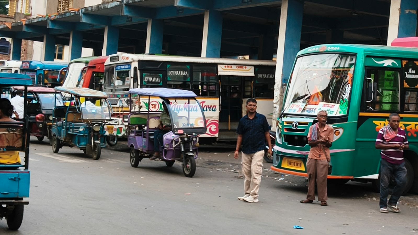 সরকারি বাস- সুবিধা থেকে বঞ্চিত আমতার মহিলারা
